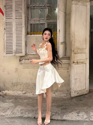 Photo 1 of Set Croptop Chân Váy Trắng Amelie Size S