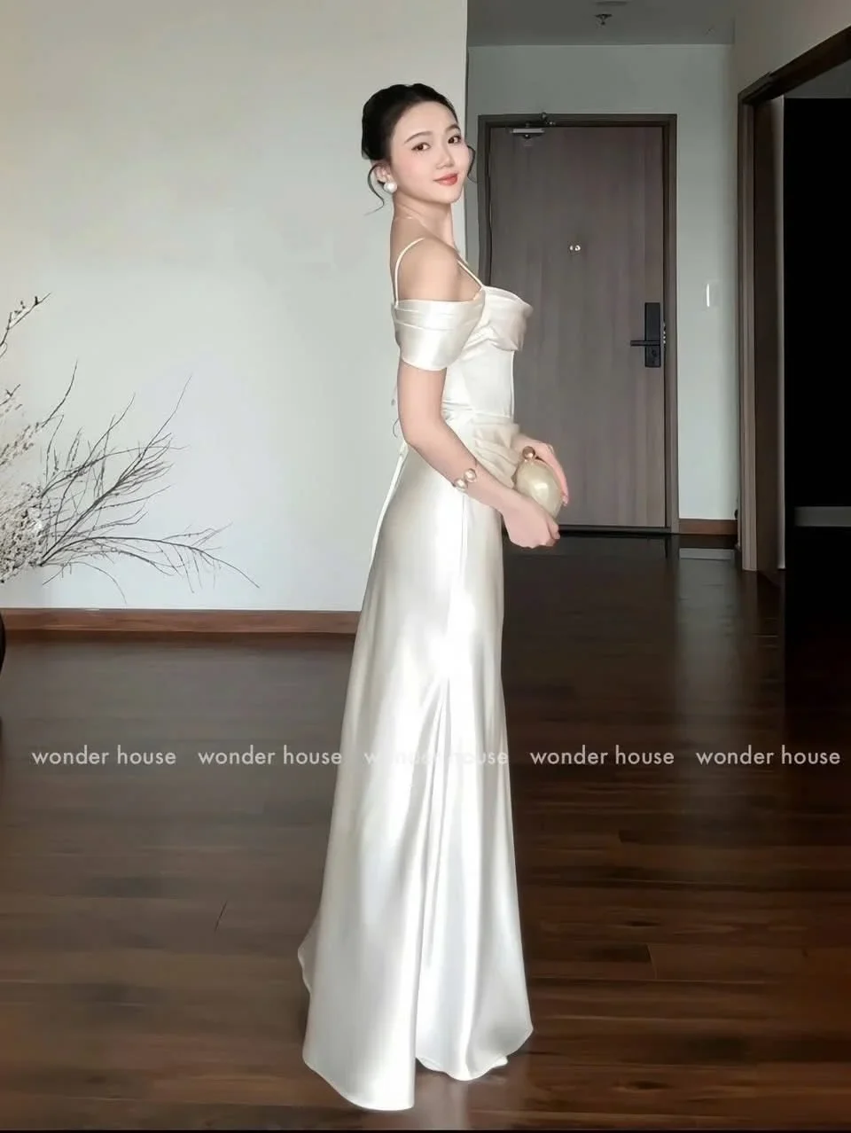 Photo 6 of Đầm Satin Trắng Trễ Vai Wonder House