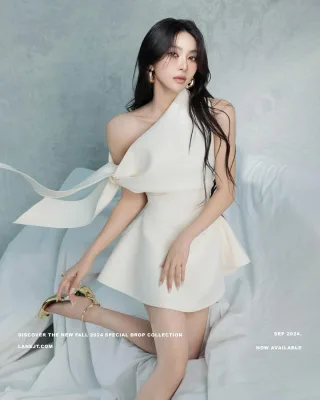Photo 1 of Váy mini trắng lệch vai nơ LANE JT