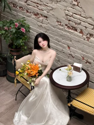 Photo 2 of Váy cưới ren corset trắng kem Amelie