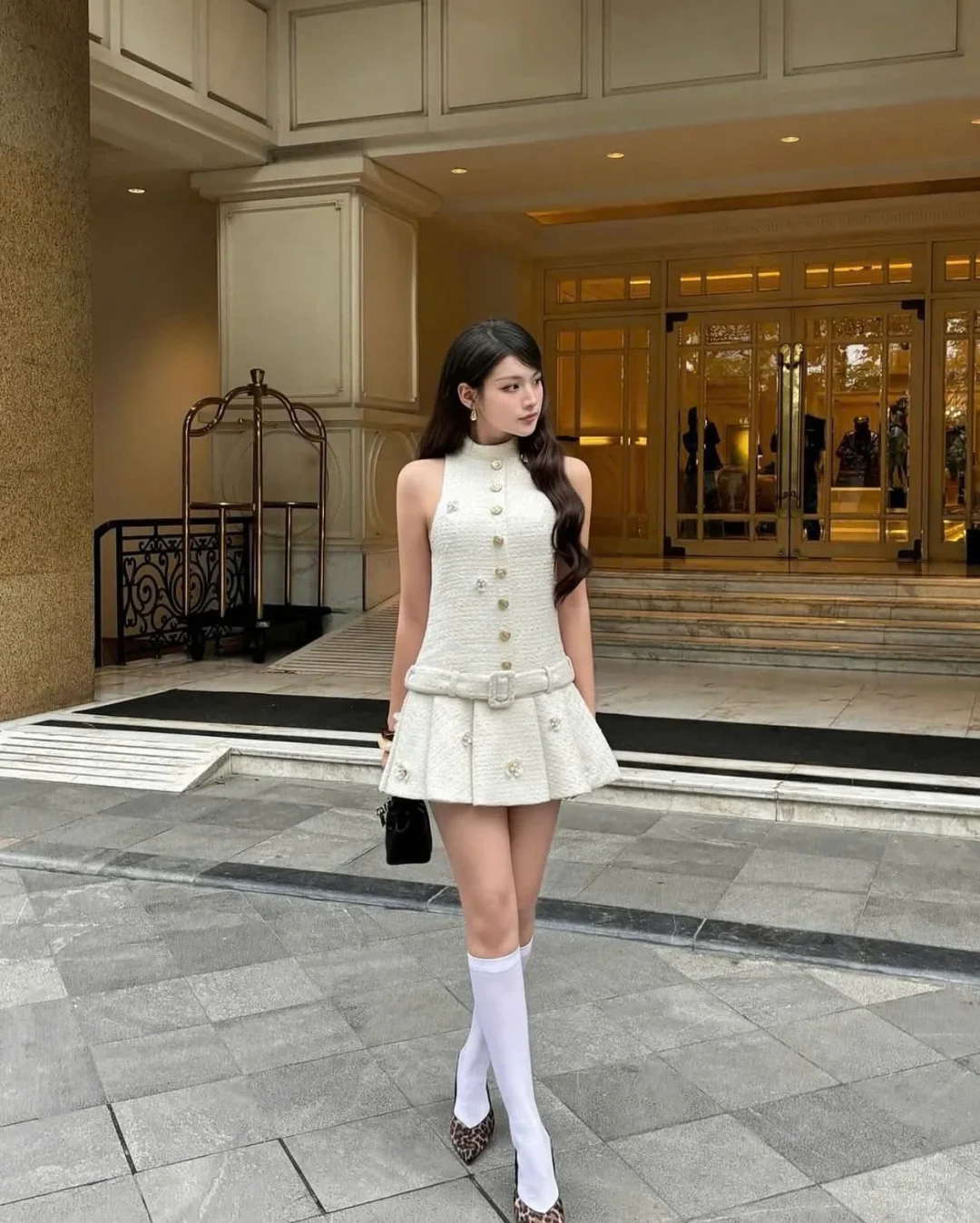 Ảnh 8 của Đầm tweed trắng không tay Ononmade