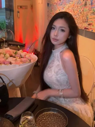 Ảnh 2 của Đầm ren trắng cao cổ Ononmade size S