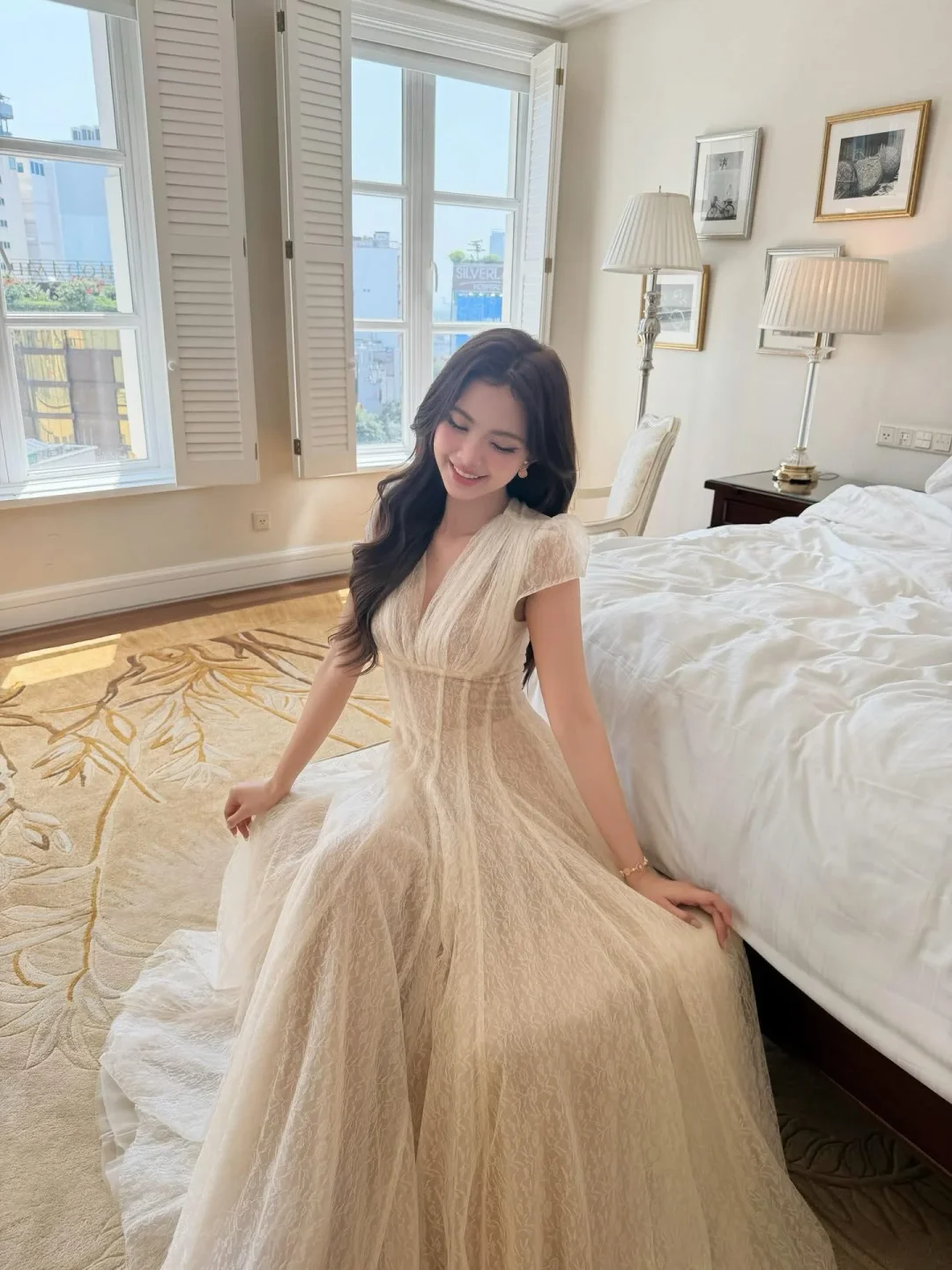 Photo 6 of Váy ren trắng vintage cổ V maxi