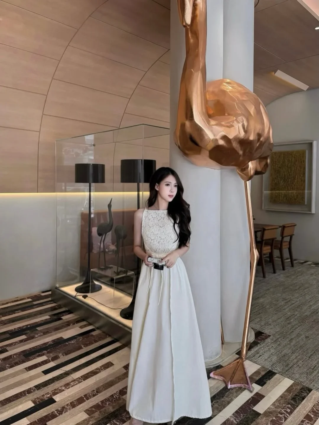 Ảnh 3 của Đầm maxi ren trắng Monico thanh lịch