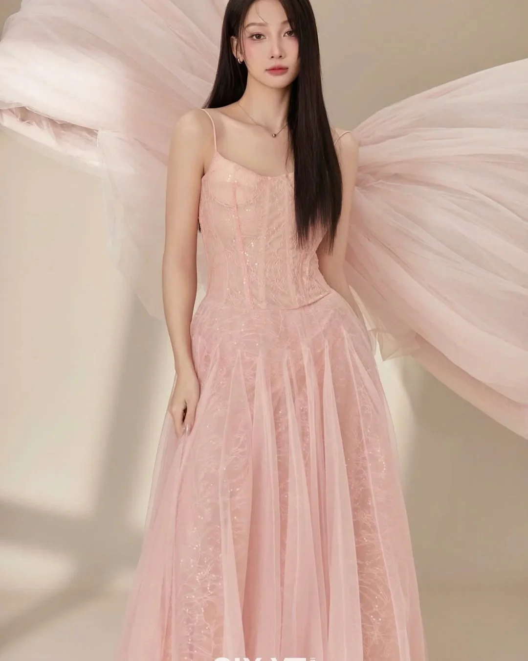 Ảnh 4 của Váy dạ hội hồng cánh bướm Ononmade