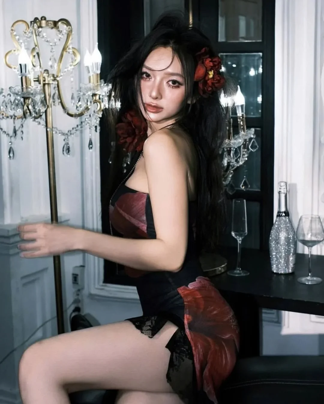 Photo 3 of Váy cúp ngực ôm body hoa đỏ Alexis