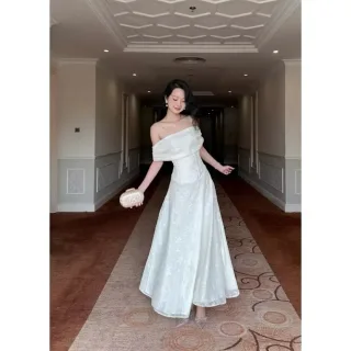 Photo 4 of Đầm trắng trễ vai ren nữ sang trọng