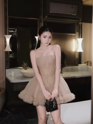Photo 1 of Váy tulle mini không dây màu nude Chou Chou