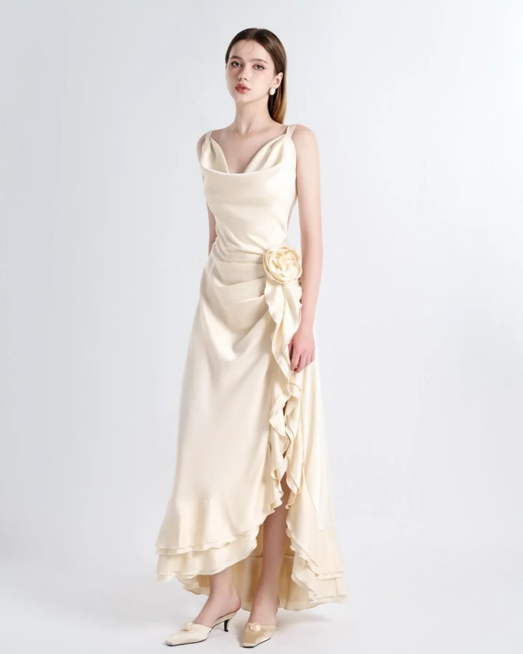 Ảnh 1 của Váy dạ hội satin kem XIPI size S