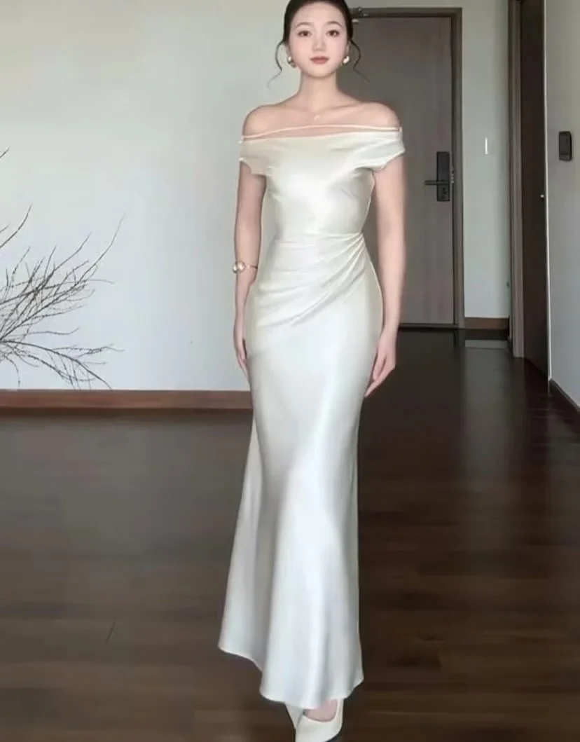 Ảnh 2 của Đầm satin trễ vai trắng nữ