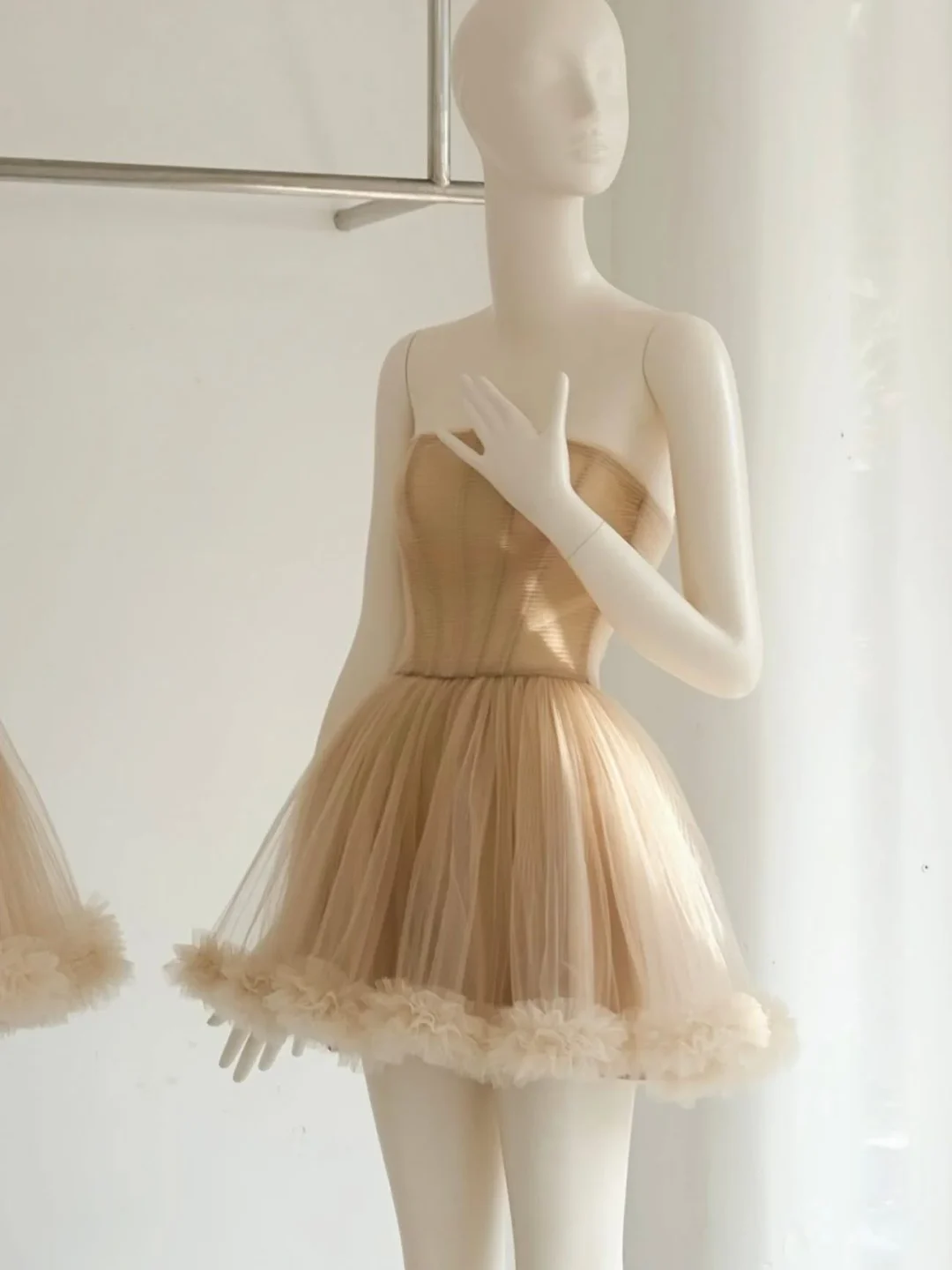 Photo 7 of Váy tulle mini không dây màu nude Chou Chou