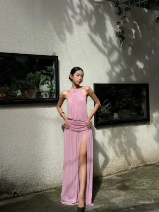 Ảnh 1 của Váy maxi cổ yếm xếp ly hồng nhạt Iamcoco