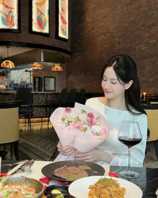 Photo 3 of Đầm satin trắng tay loe Joie Des Roses size S