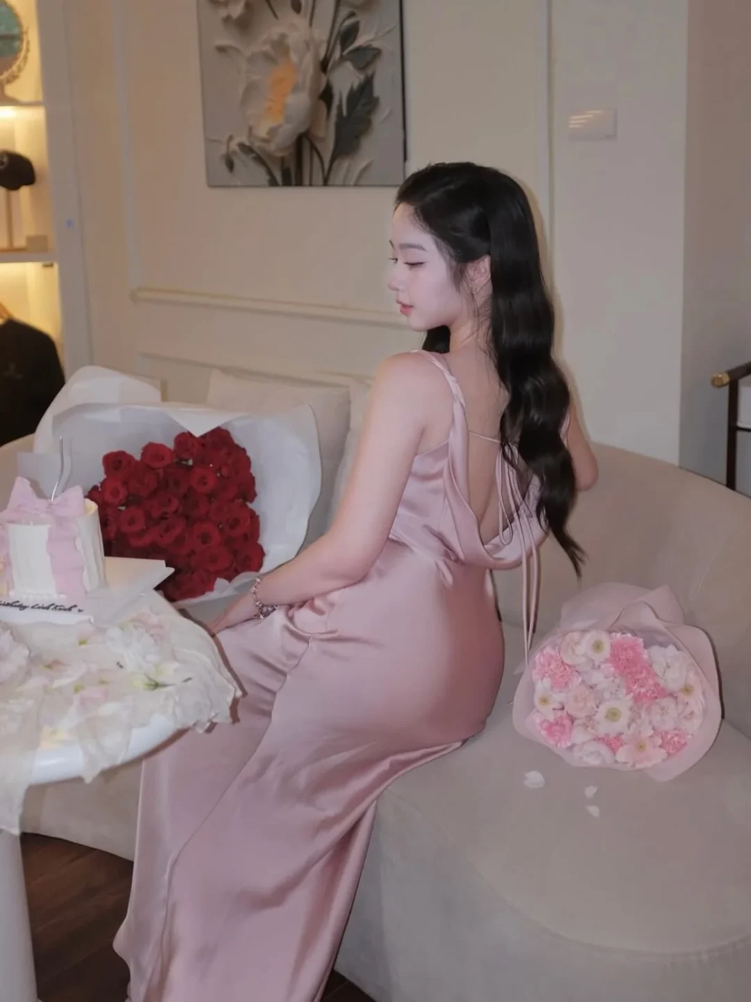 Ảnh 5 của Đầm satin hồng hai dây nữ sang trọng