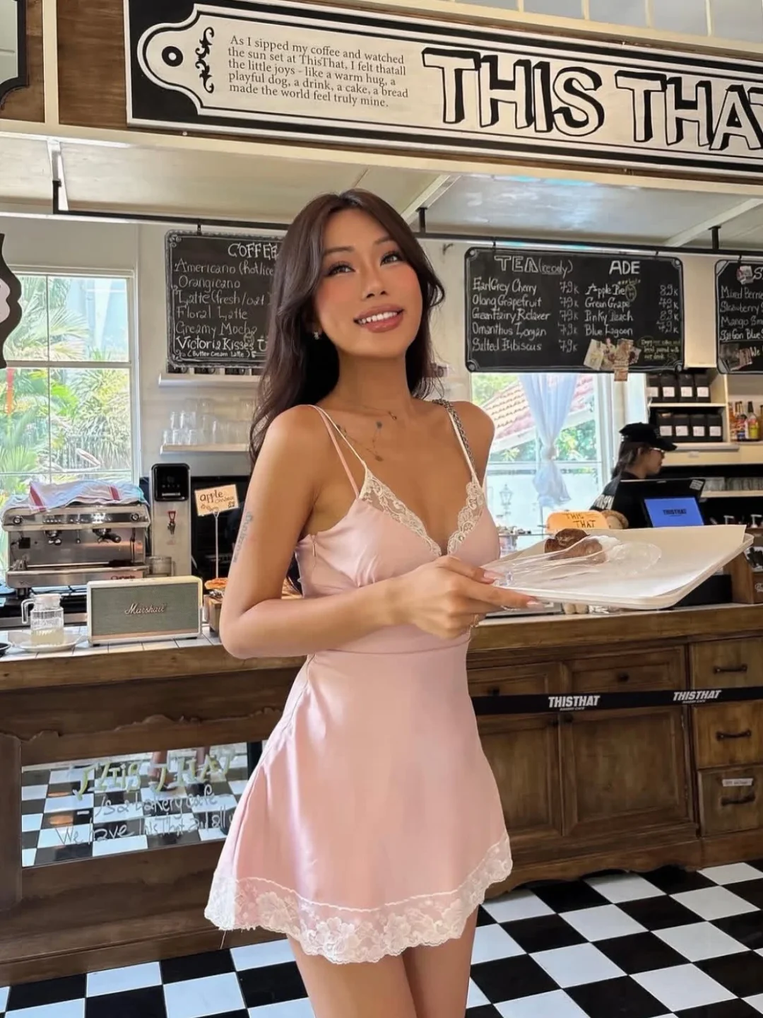 Ảnh 2 của Váy satin ngắn hồng nhạt Amelie nữ