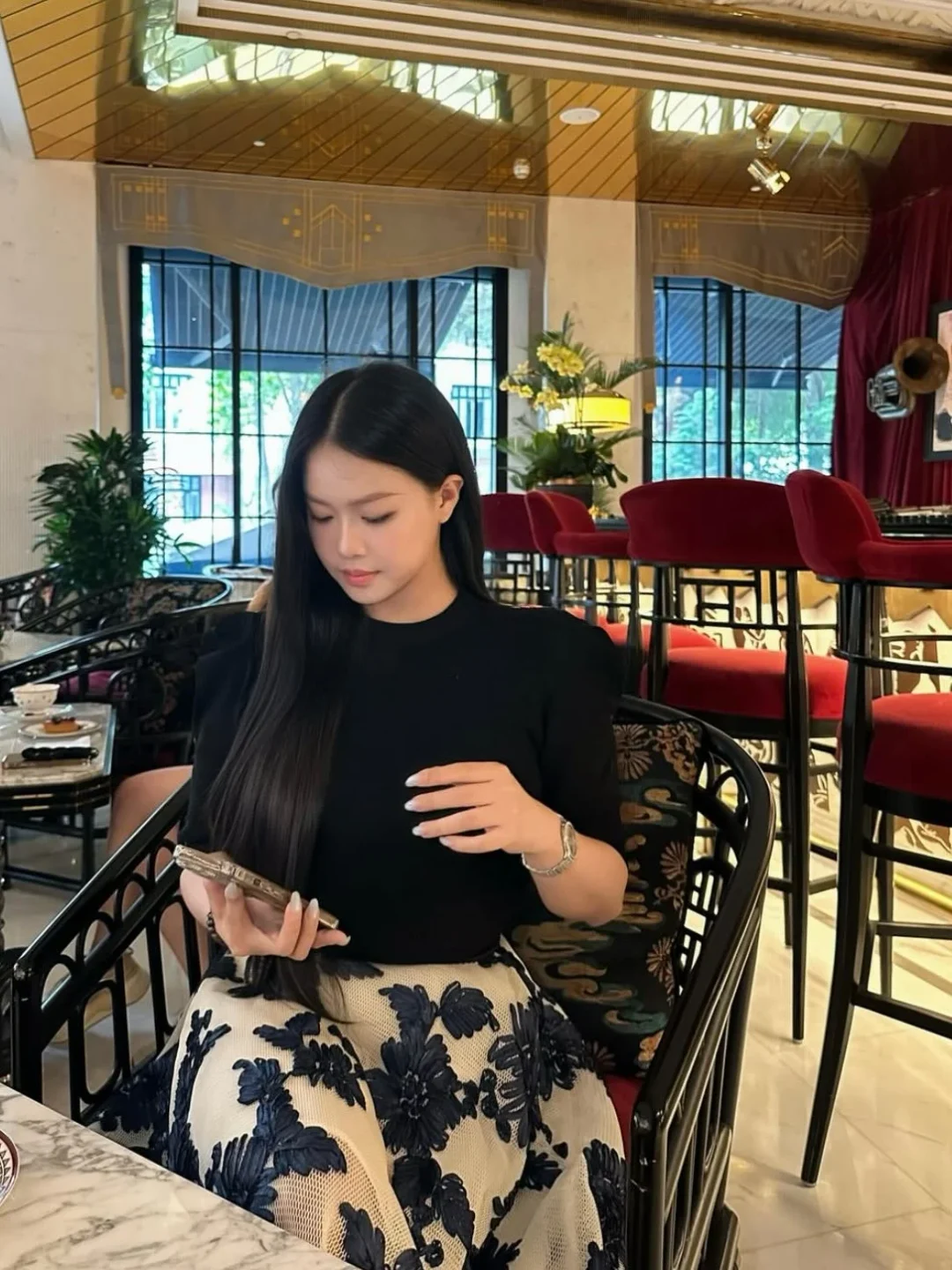 Photo 6 of Chân váy hoa nữ midi trắng xanh Luyuanr