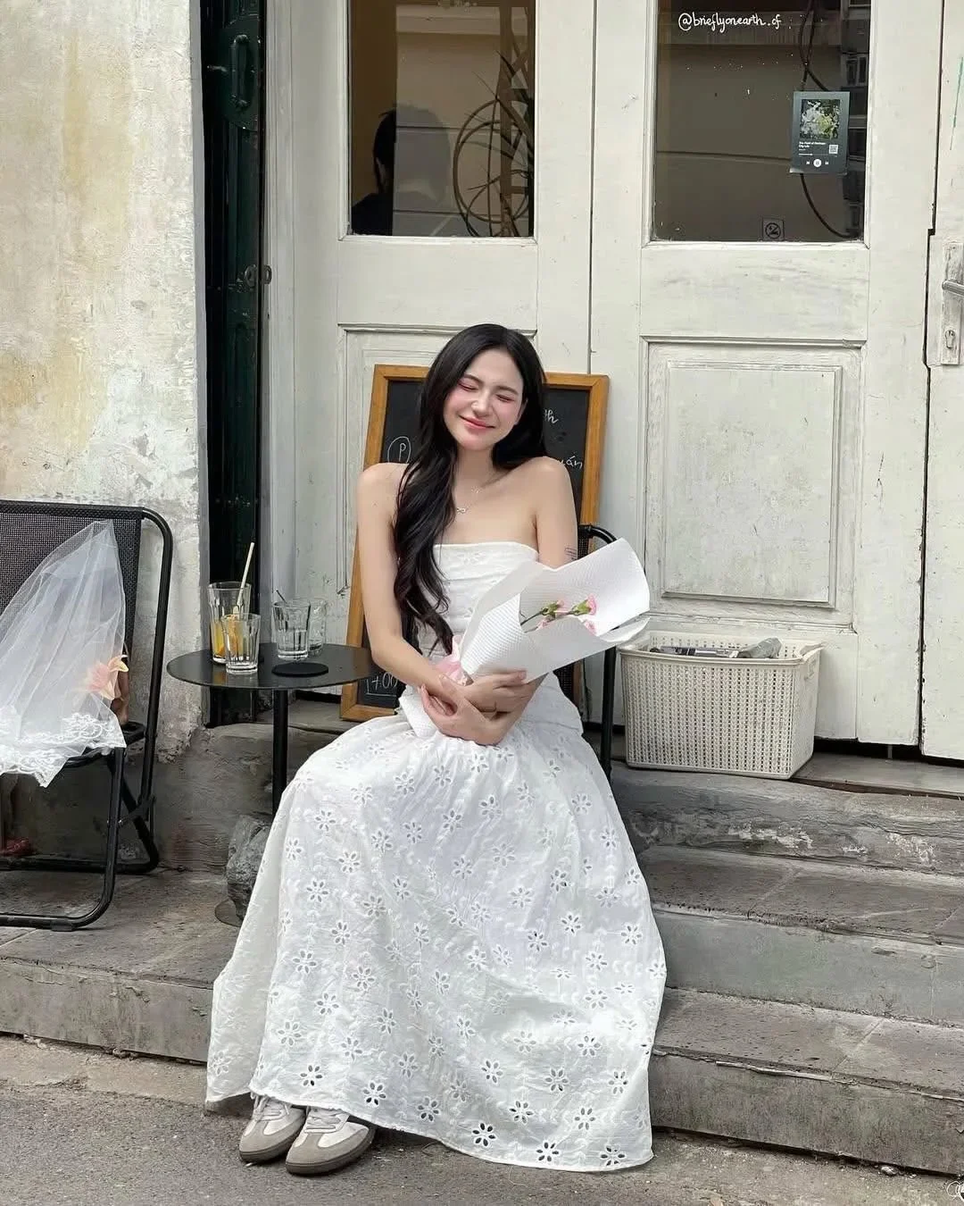Ảnh 4 của Váy maxi trắng strapless ren hoa nữ