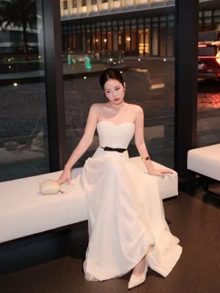 Photo 3 of Đầm cưới trắng strapless Amelie size M