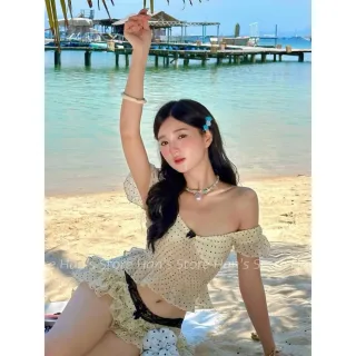 Photo 1 of Set đồ chấm bi kem hai mảnh nữ