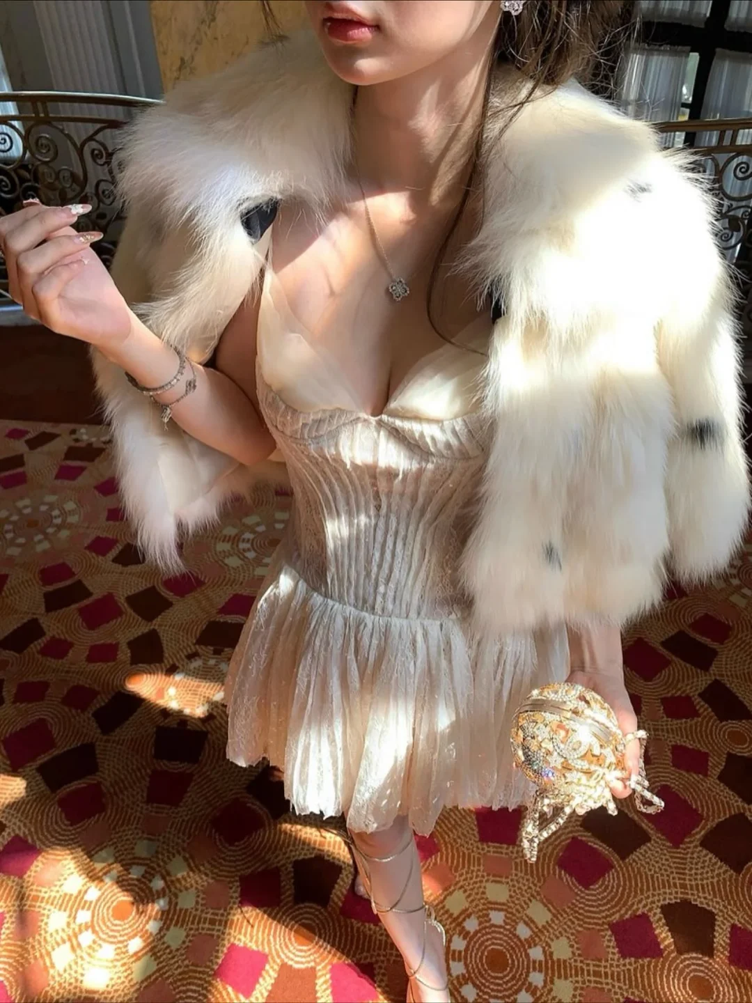 Photo 5 of Đầm ren tulle kem Ononmade nữ