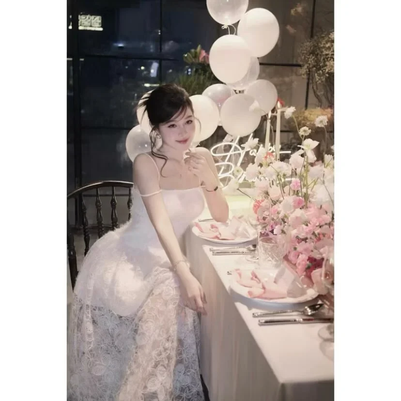 Ảnh 3 của Váy ren maxi hai dây màu kem nữ