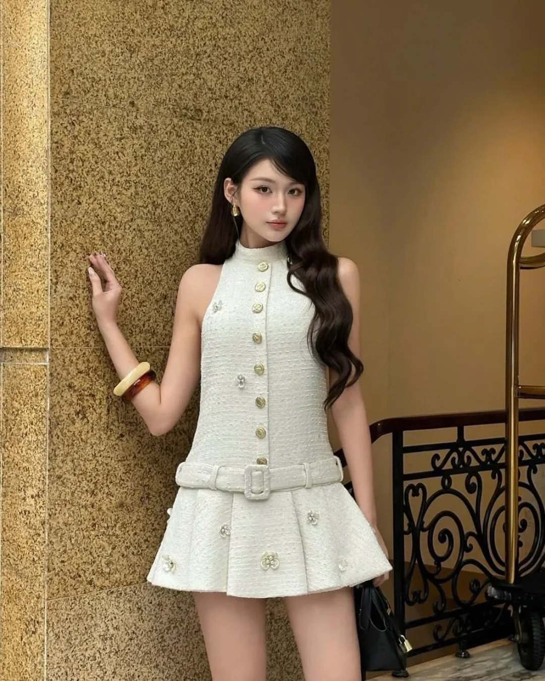 Ảnh 5 của Đầm tweed trắng không tay Ononmade