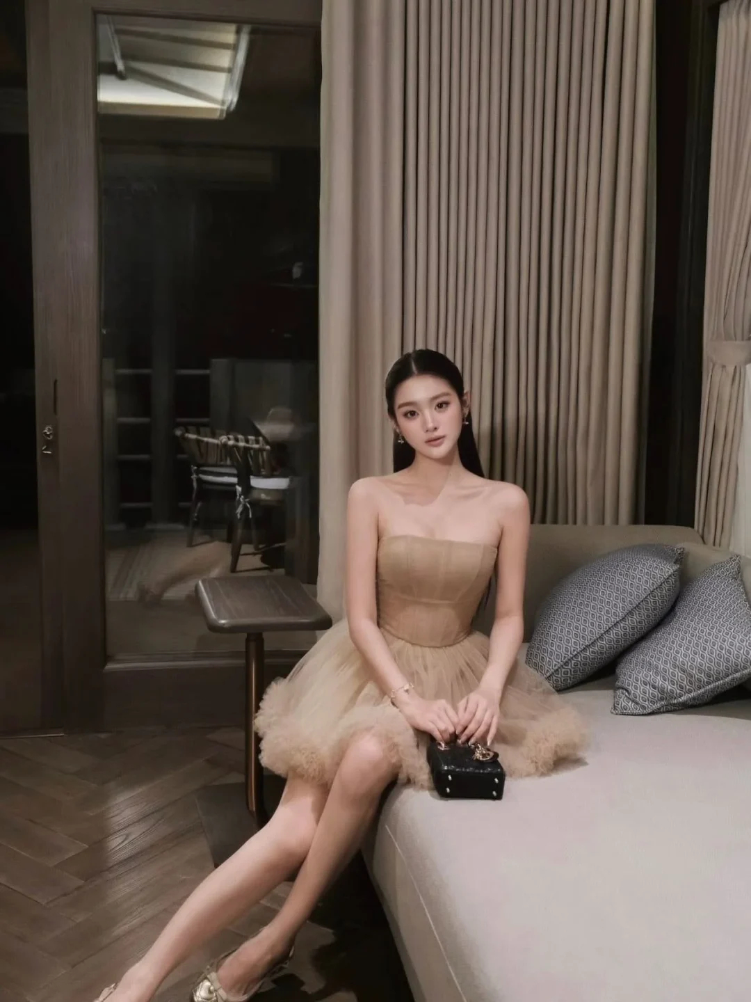 Photo 3 of Váy tulle mini không dây màu nude Chou Chou
