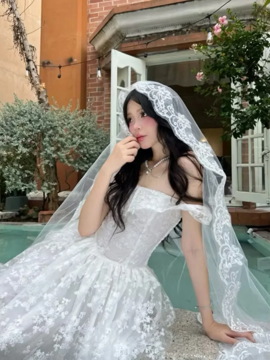 Photo 4 of Váy cưới trắng ren size S nữ