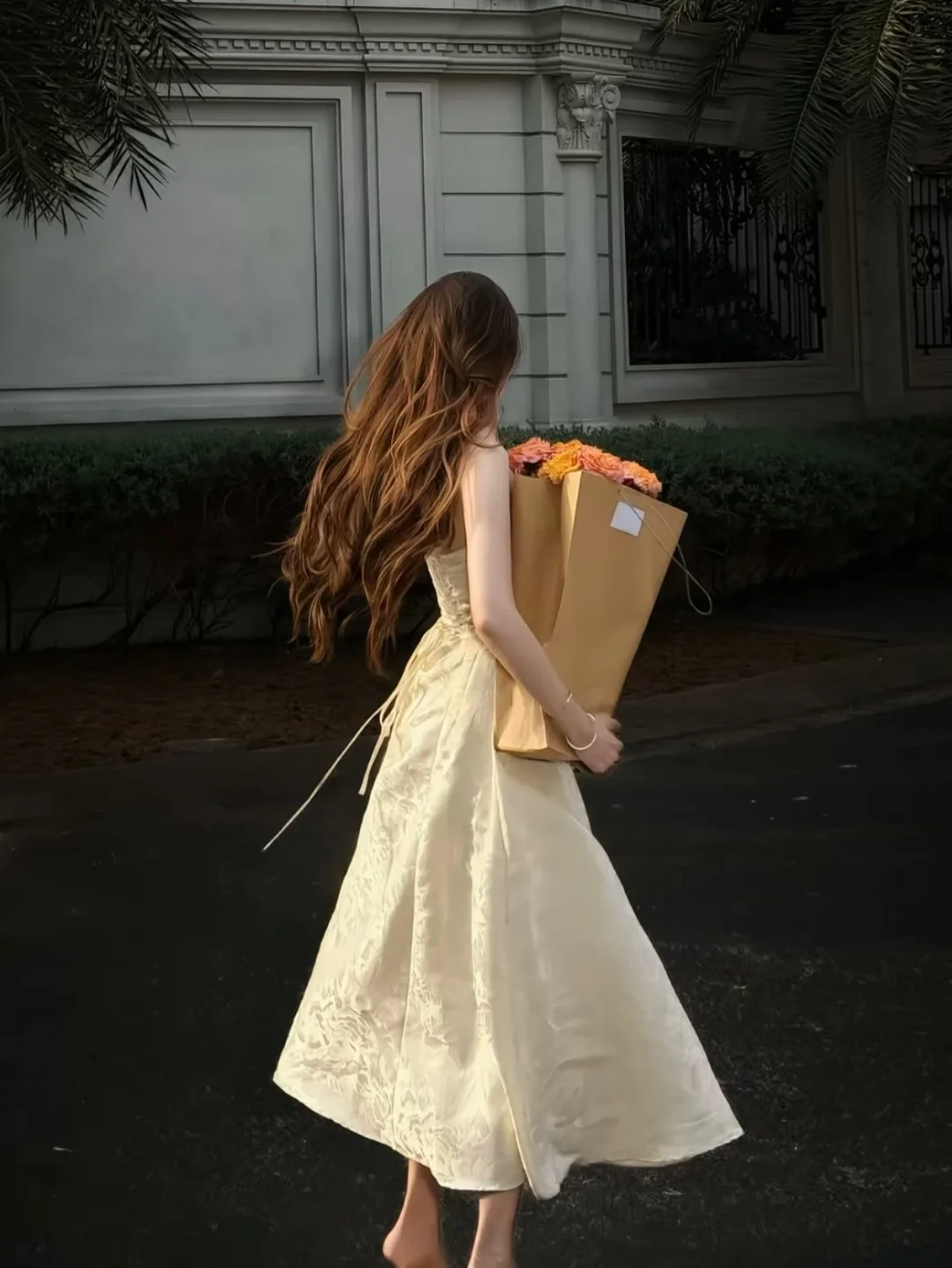 Photo 4 of Đầm strapless lụa trắng Fini8 nữ