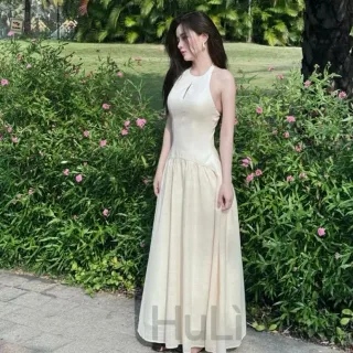 Ảnh 1 của Váy maxi lụa kem halter nữ