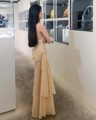 Photo 3 of Váy dài lụa be halter NAN size M