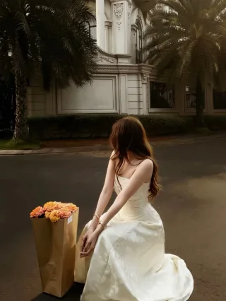 Photo 2 of Đầm strapless lụa trắng Fini8 nữ