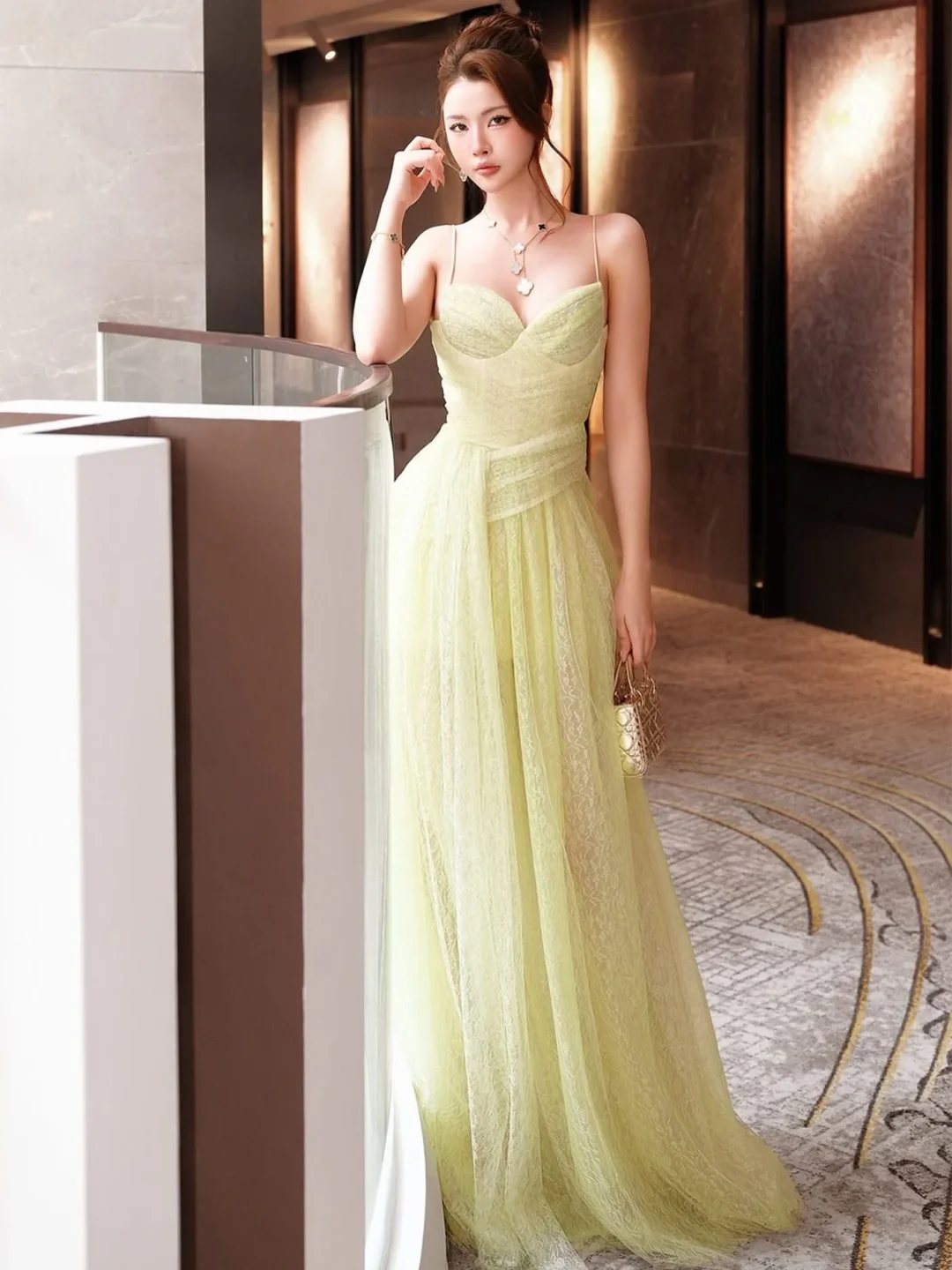 Photo 1 of Váy dạ hội voan ren vàng nhạt BYDI