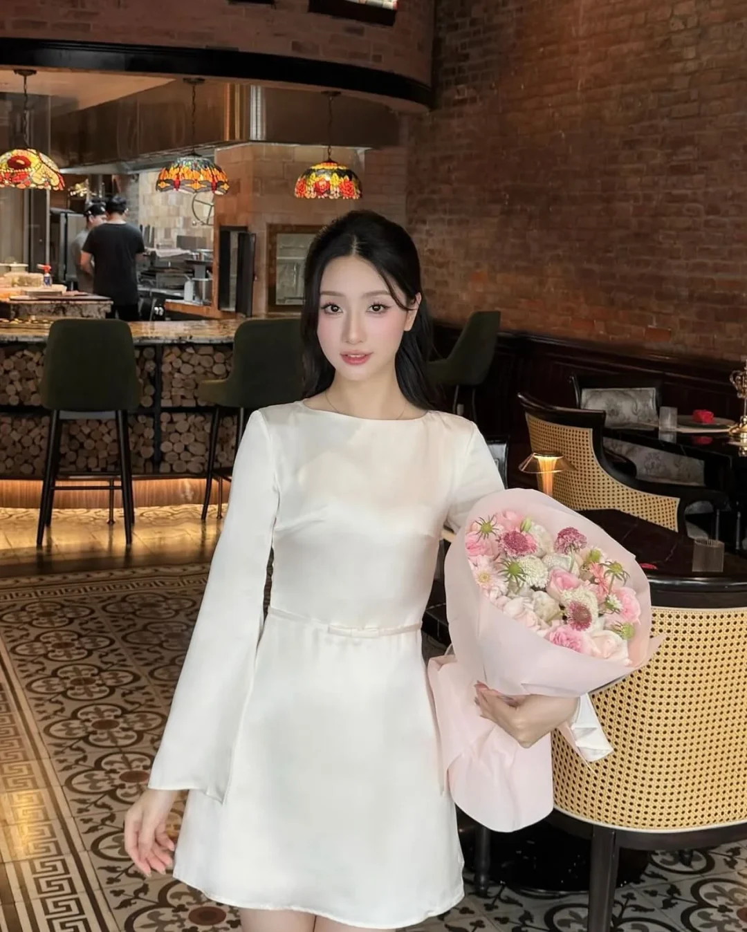 Photo 2 of Đầm satin trắng tay loe Joie Des Roses size S