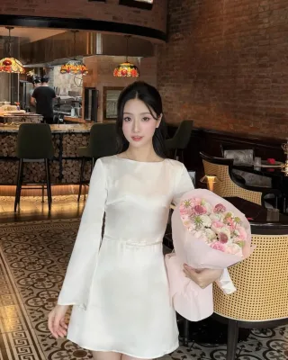Photo 2 of Đầm satin trắng tay loe Joie Des Roses size S