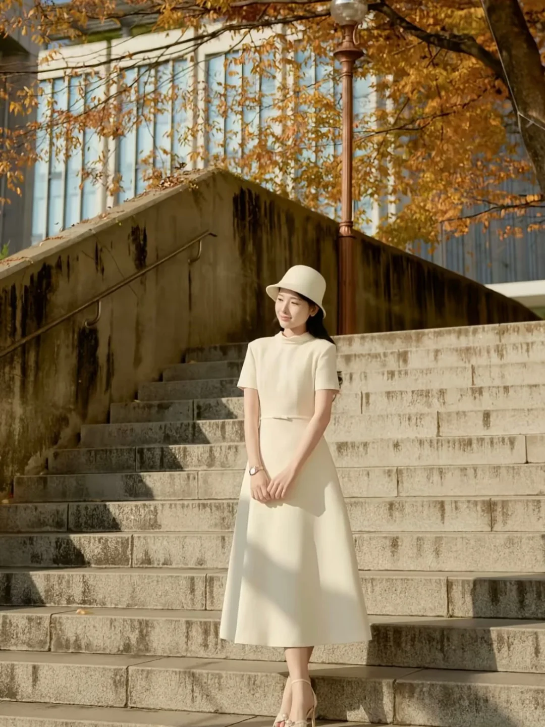 Photo 1 of Set áo chân váy trắng kem Joie Des Roses