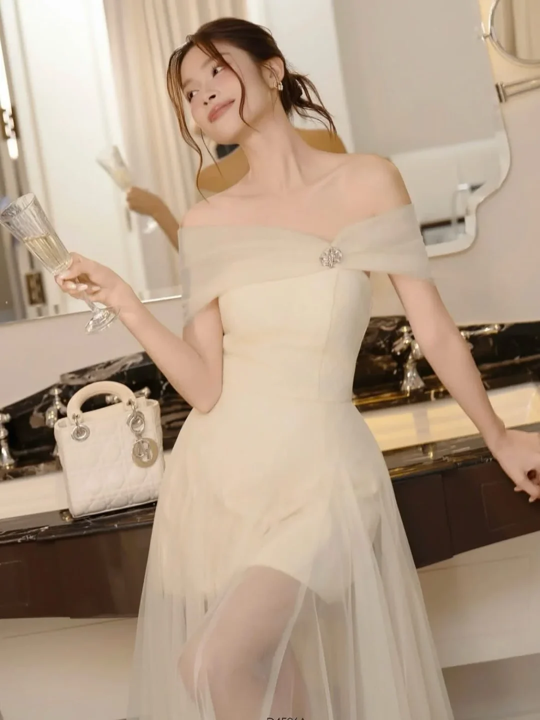 Photo 8 of Váy dạ hội voan kem trễ vai nữ