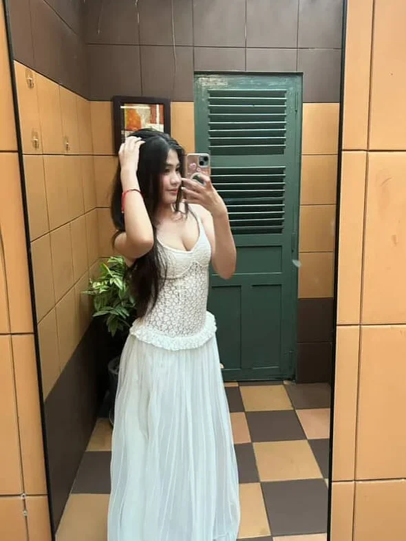 Ảnh 1 của Set áo ren váy xòe trắng nữ tính