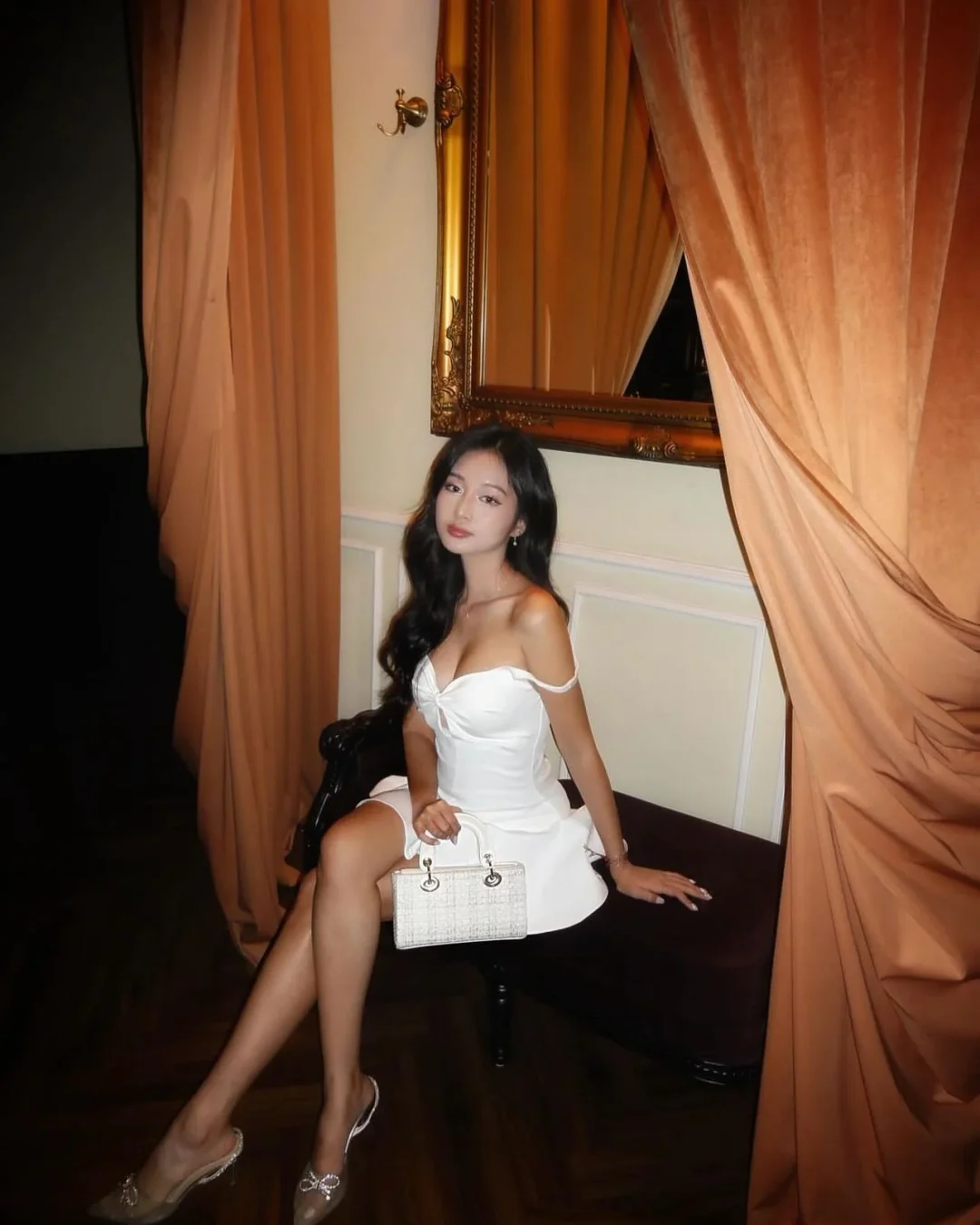 Photo 4 of Váy trắng trễ vai Amelie size M