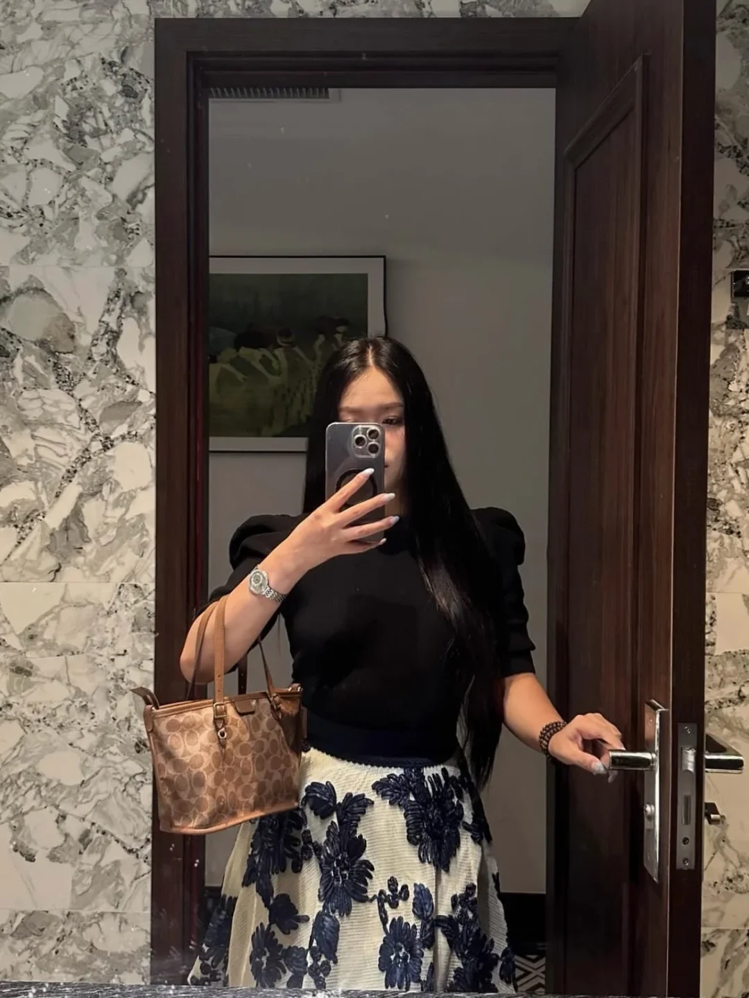 Photo 3 of Chân váy hoa nữ midi trắng xanh Luyuanr