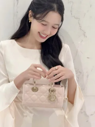 Ảnh 2 của Đầm lụa kem tay loe Joie Des Roses size S