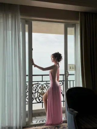 Photo 4 of Đầm halter tím nhạt Iamcoco xẻ tà