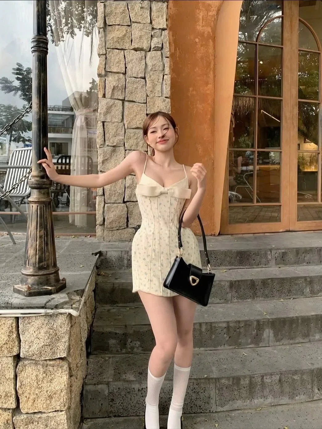 Ảnh 2 của Đầm ngắn hai dây nơ ngực hoa nhí Ononmade