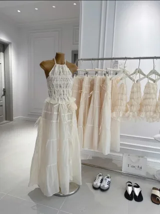 Ảnh 1 của Váy maxi halter bèo nhún kem freesize