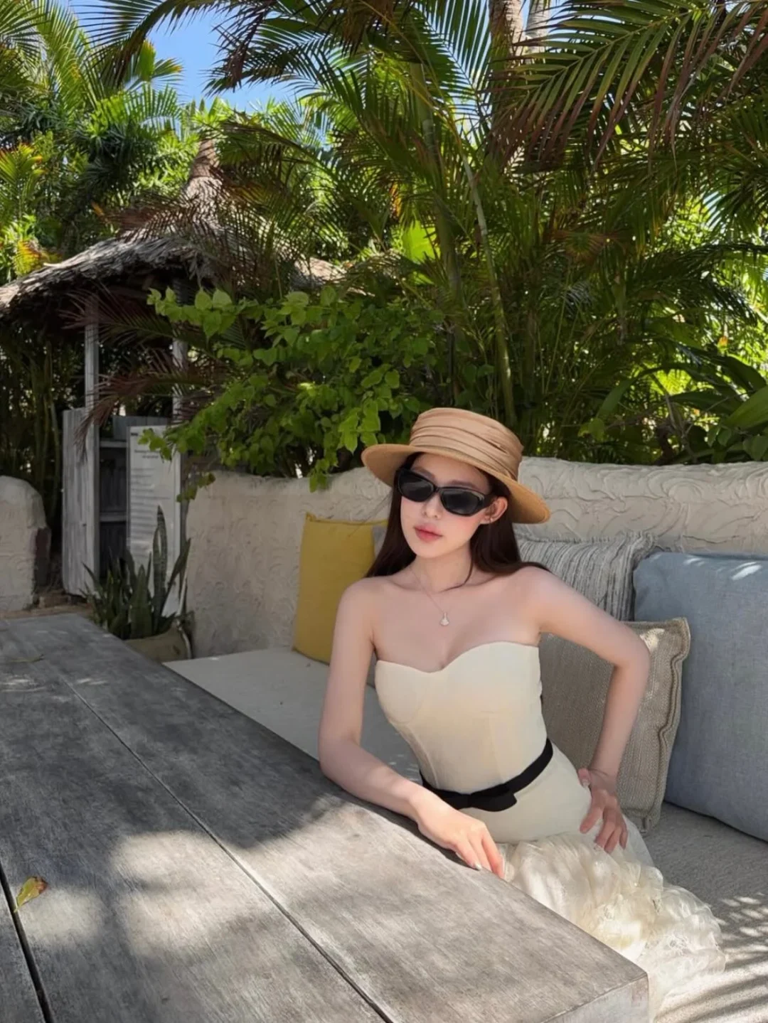 Ảnh 3 của Đầm strapless trắng Amelie size M