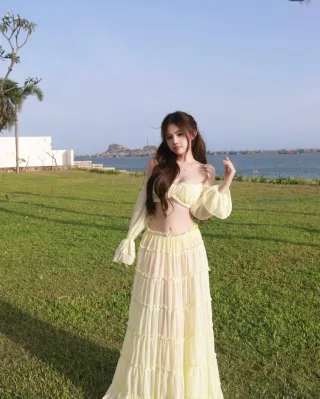 Photo 2 of Set croptop váy maxi vàng nhạt nữ