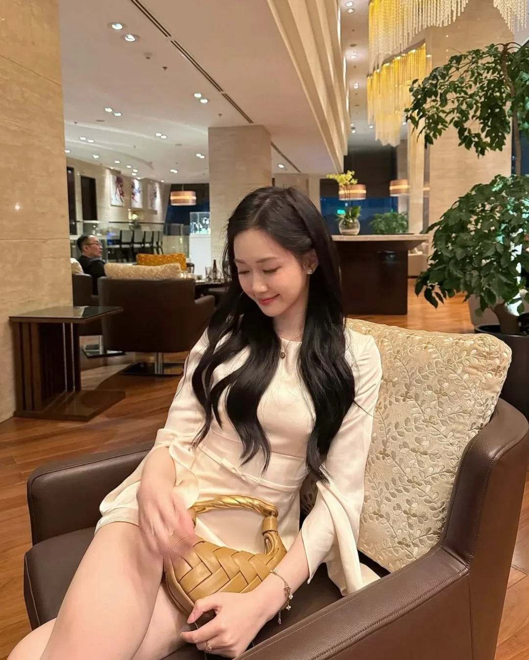 Ảnh 1 của Váy lụa satin ngắn kem Joie Des Roses