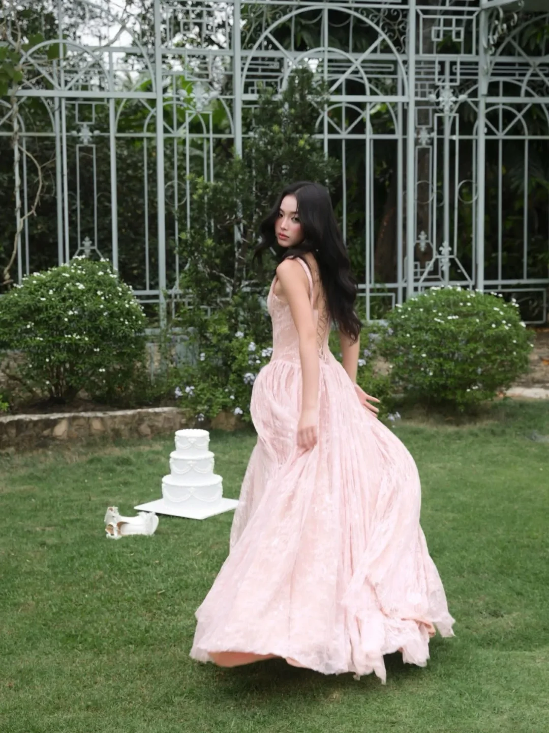 Ảnh 2 của Váy dạ hội ren hồng pastel nữ