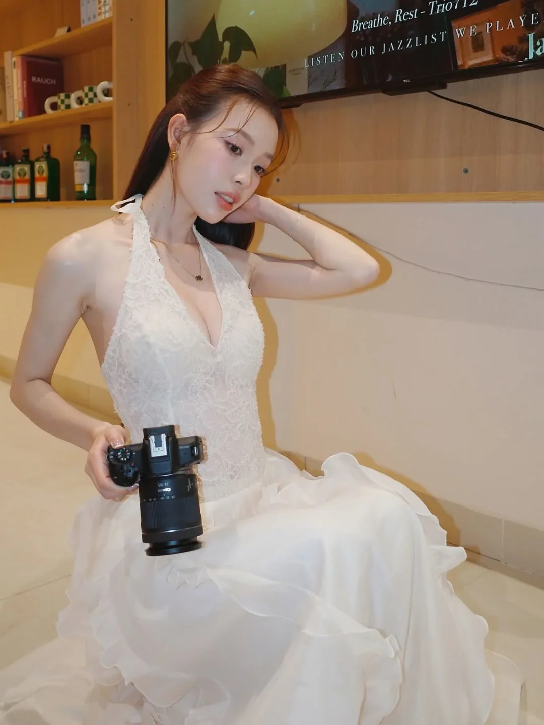 Ảnh 1 của Đầm ren trắng cổ yếm Amelie nữ tính