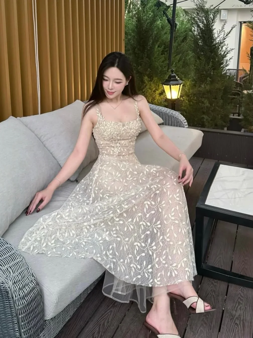 Ảnh 5 của Váy maxi ren hoa kem Chou Chou